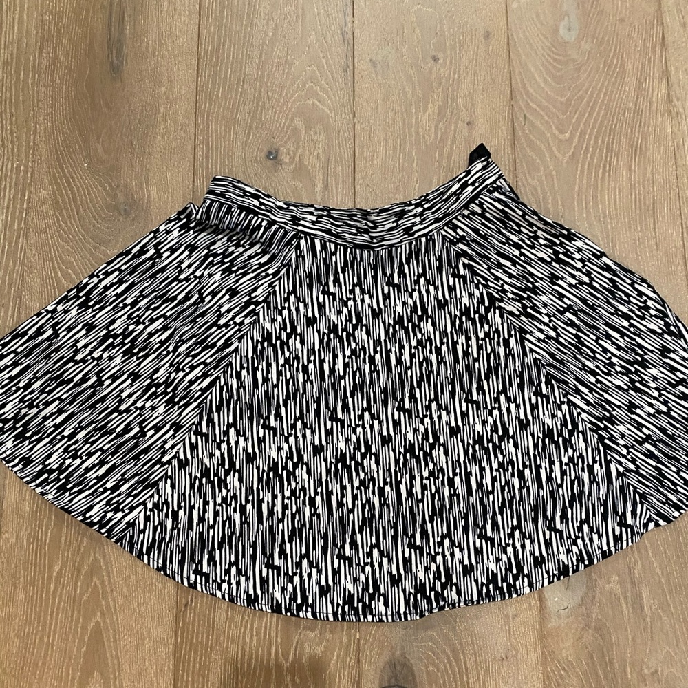 Black and white scattered skirt